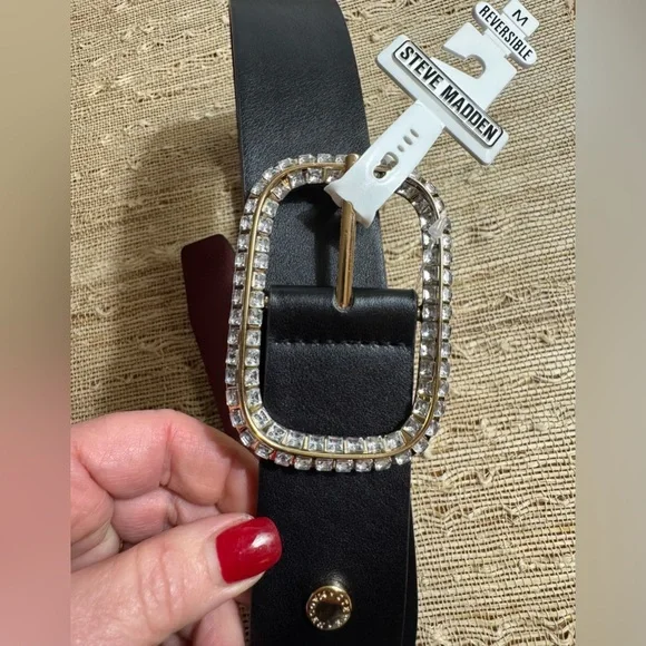 Steve Madden Reversible Vegan Leather Belt Black Burgundy Rhinestone Buckle Med. - Picture 4 of 12